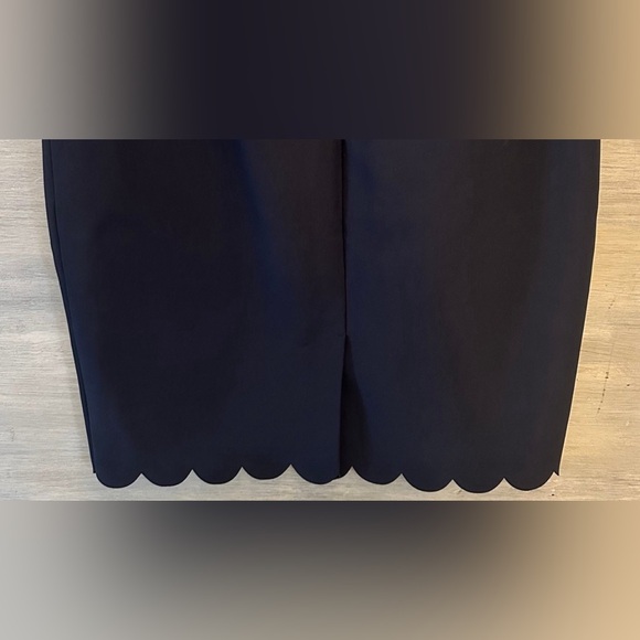 Banana Republic Pencil Skirt Navy Blue Scalloped Hem Size 8 Like New - Picture 6 of 9
